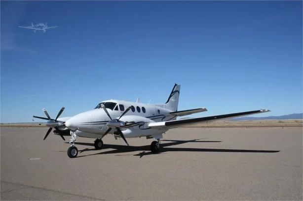2005 BEECHCRAFT KING AIR C90B Photo 3