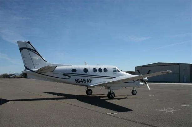 2005 BEECHCRAFT KING AIR C90B Photo 5