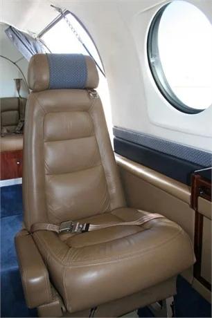 2005 BEECHCRAFT KING AIR C90B Photo 4