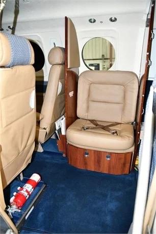 2005 BEECHCRAFT KING AIR C90B Photo 4