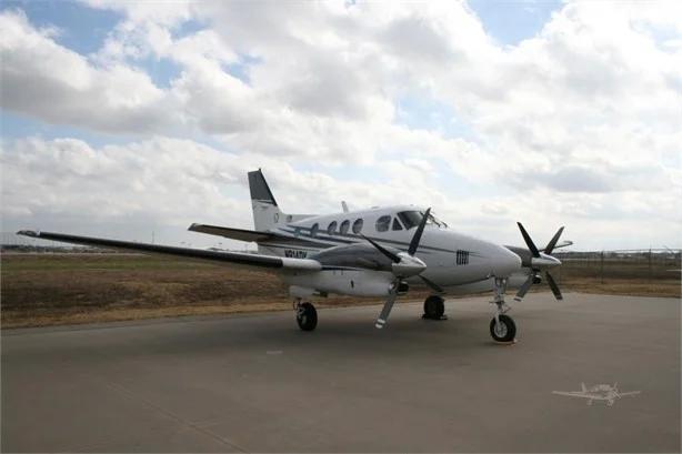 1996 BEECHCRAFT KING AIR C90B Photo 4