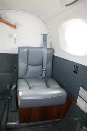 1996 BEECHCRAFT KING AIR C90B Photo 6