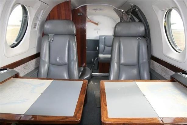 1996 BEECHCRAFT KING AIR C90B Photo 3