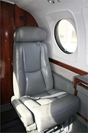 1996 BEECHCRAFT KING AIR C90B Photo 4