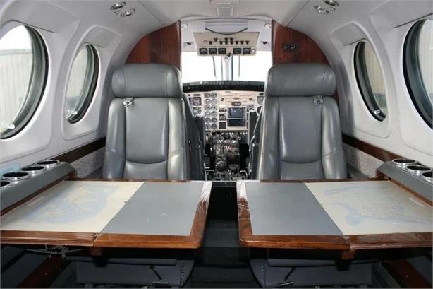 1996 BEECHCRAFT KING AIR C90B Photo 7