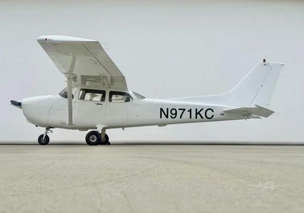 2000 CESSNA 172R SKYHAWK Photo 3