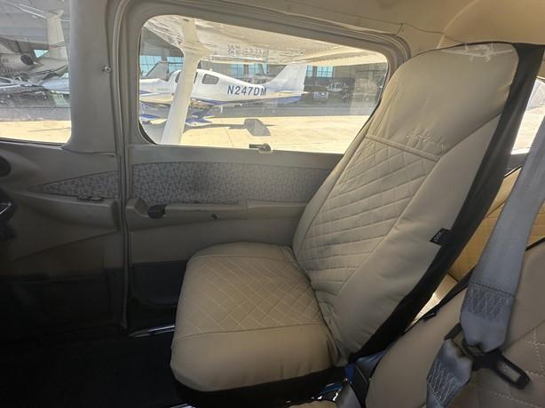 2000 CESSNA 172R SKYHAWK Photo 5