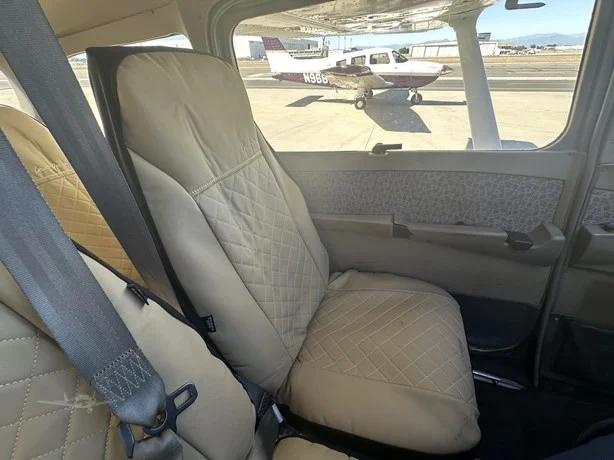 2000 CESSNA 172R SKYHAWK Photo 6