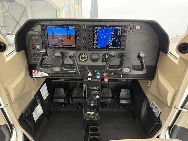 2017 CESSNA 182T SKYLANE Photo 2