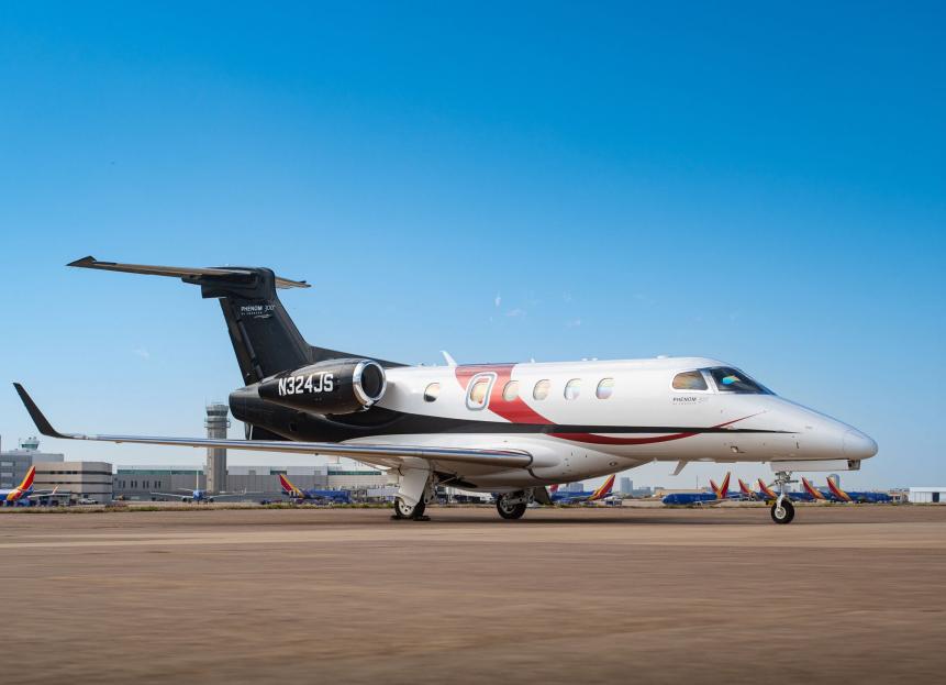 2011 Embraer Phenom 300 Photo 2