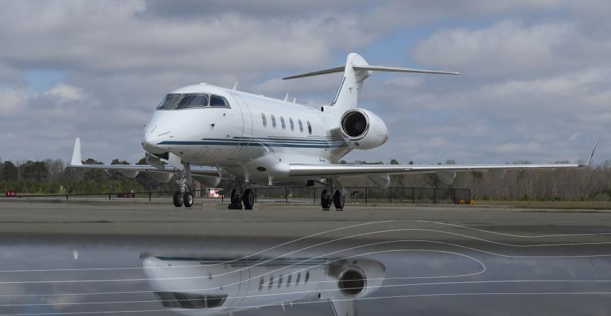 2010 Bombardier Challenger 300 Photo 2
