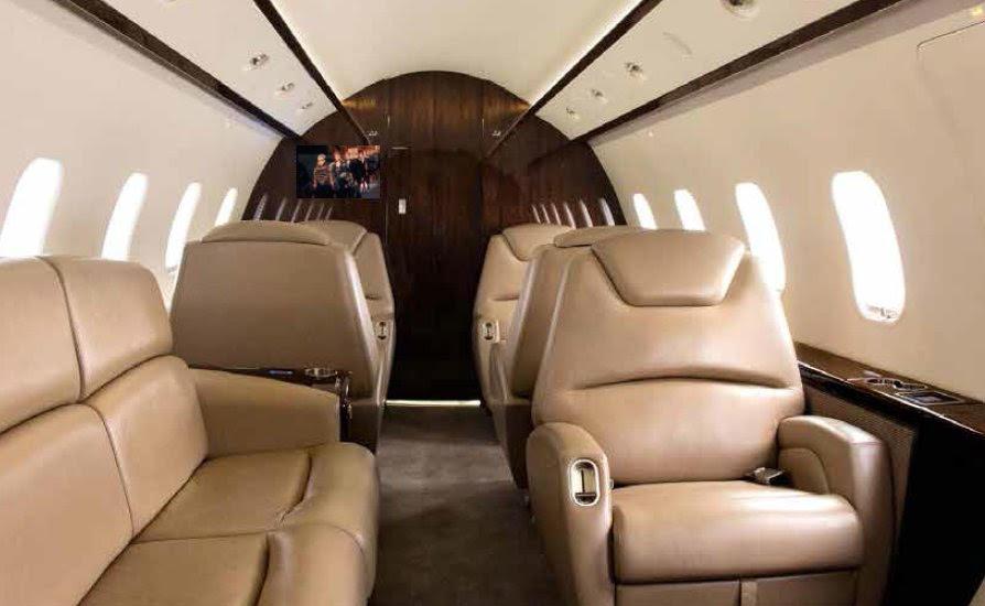 2013 Bombardier Challenger 300 Photo 5