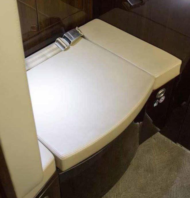 2013 Bombardier Challenger 300 Photo 7