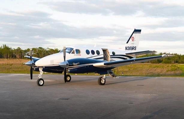 1999 BEECHCRAFT KING AIR C90B Photo 2