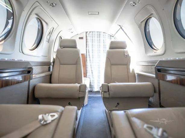1999 BEECHCRAFT KING AIR C90B Photo 3