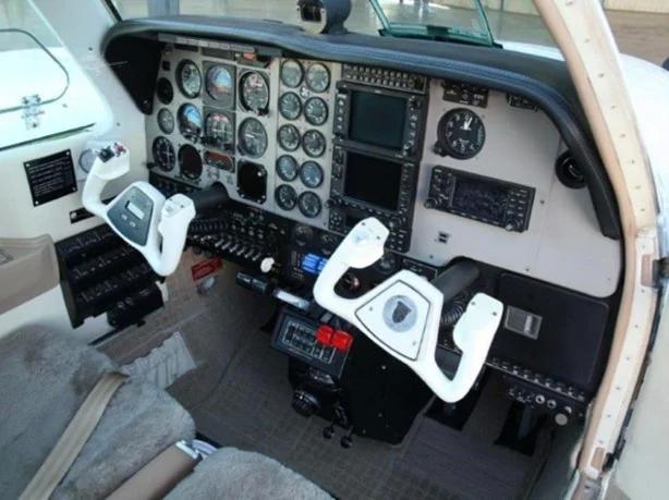 1995 BEECHCRAFT 58 BARON Photo 7