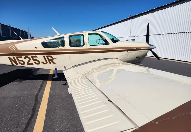 1980 Beech F33A Bonanza Photo 2