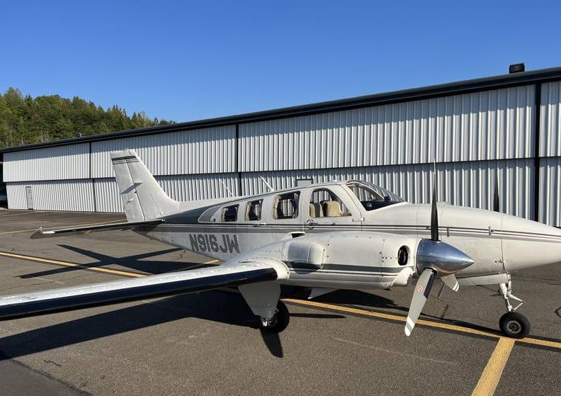 1976 Beech 58P Baron Photo 2