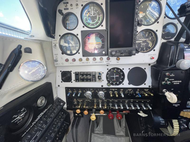 1976 Beech 58P Baron Photo 6