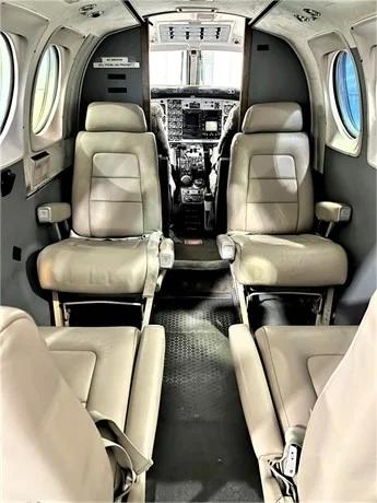 1980 BEECHCRAFT KING AIR E90 Photo 3