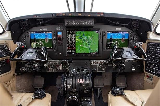 2005 BEECHCRAFT KING AIR C90B Photo 6