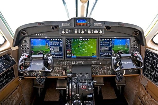 2017 BEECHCRAFT KING AIR 350I Photo 2
