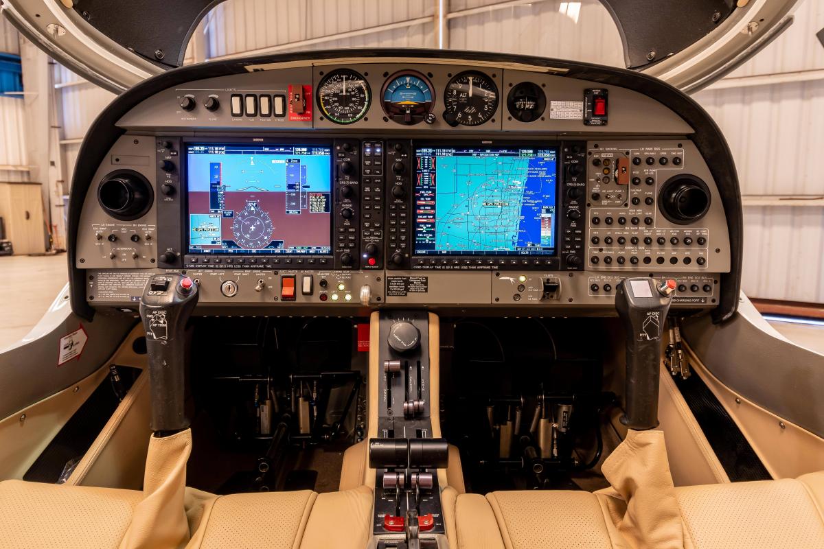 2007 Diamond DA42 Photo 4