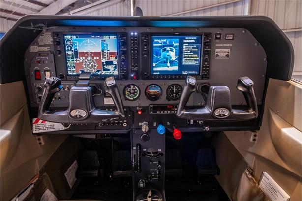 2004 CESSNA TURBO 182T SKYLANE Photo 7