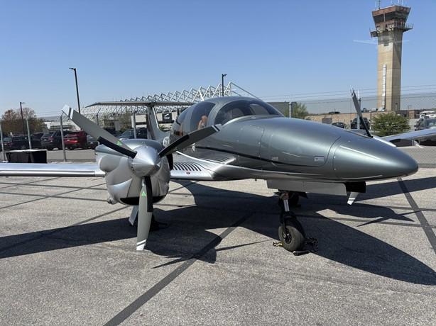 2025 DIAMOND DA62 Photo 3