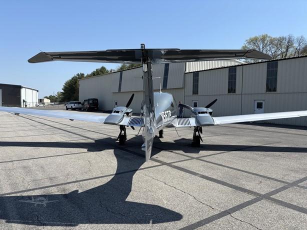 2025 DIAMOND DA62 Photo 6