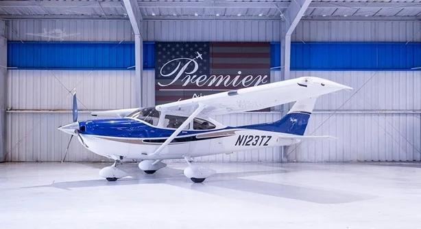2004 CESSNA 182T SKYLANE Photo 2