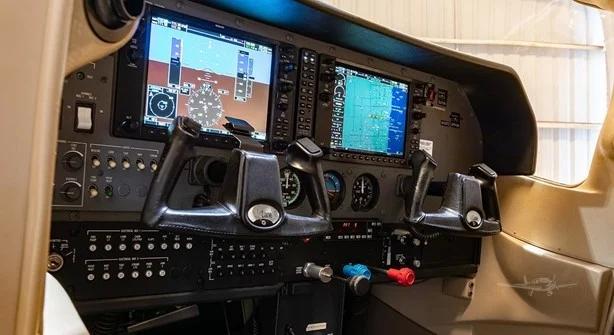 2004 CESSNA 182T SKYLANE Photo 7