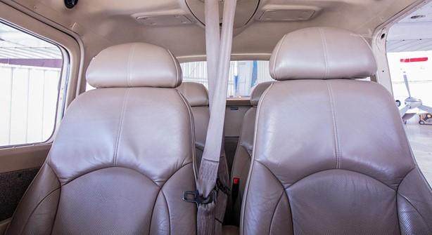 2004 CESSNA 182T SKYLANE Photo 2