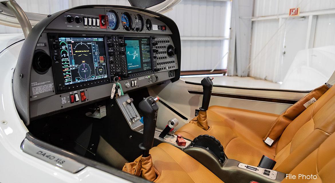 2011 Diamond DA40 XLS Photo 6