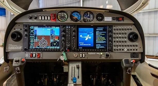 2011 DIAMOND DA40 XLS Photo 5