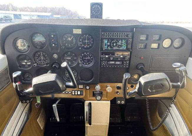 1975 CESSNA 172M SKYHAWK Photo 6