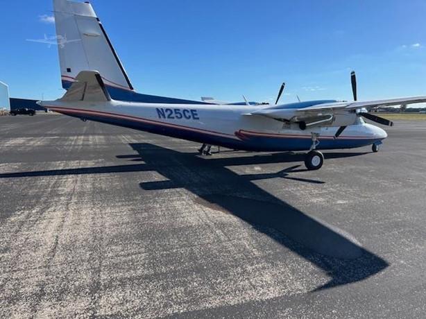 1977 COMMANDER 690B Photo 3