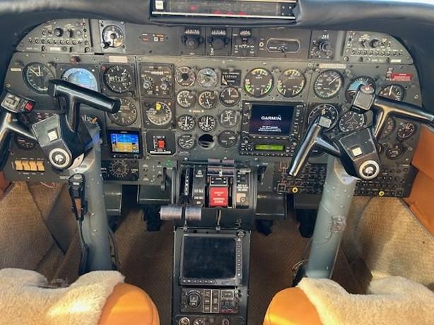 1977 COMMANDER 690B Photo 5