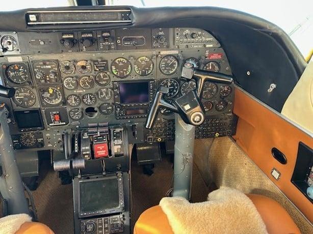 1977 COMMANDER 690B Photo 6