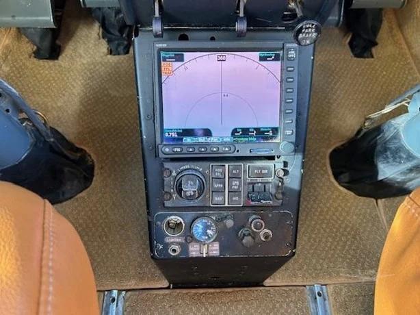 1977 COMMANDER 690B Photo 7