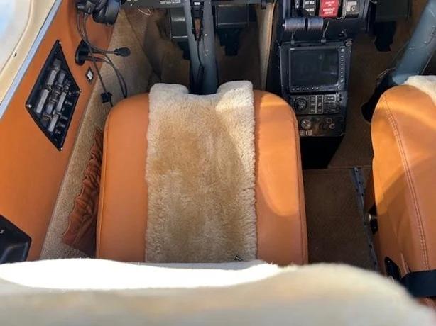 1977 COMMANDER 690B Photo 3