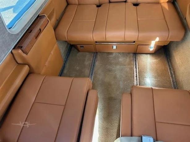 1977 COMMANDER 690B Photo 4