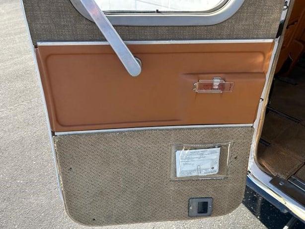 1977 COMMANDER 690B Photo 6