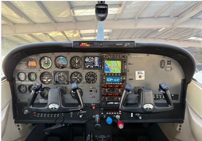 2001 CESSNA T182T SKYLANE Photo 4