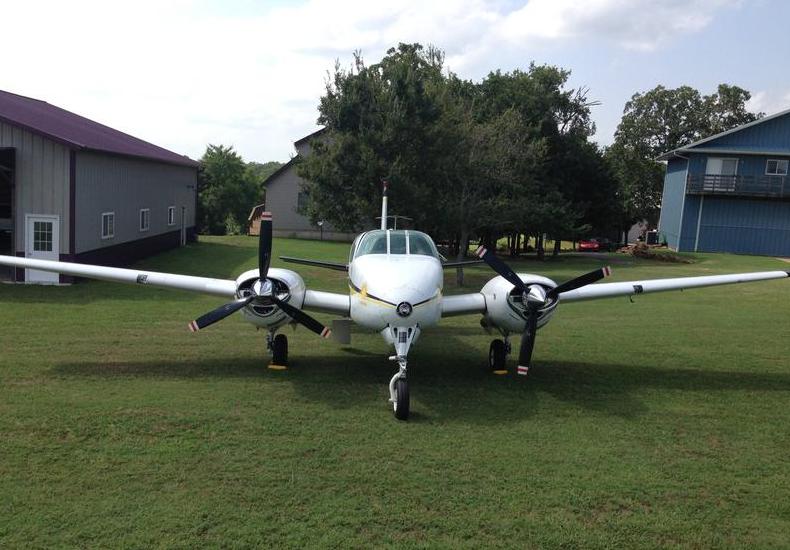 1959 BEECH D50B TWIN BONANZA  Photo 2
