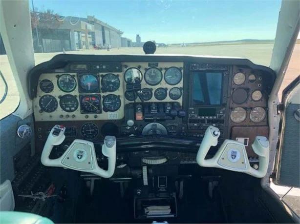 1981 BEECHCRAFT E55 BARON Photo 6