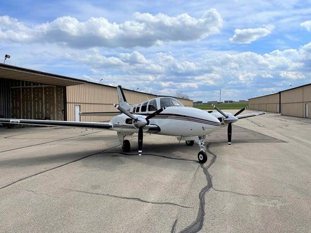 1985 BEECHCRAFT 58 BARON Photo 2
