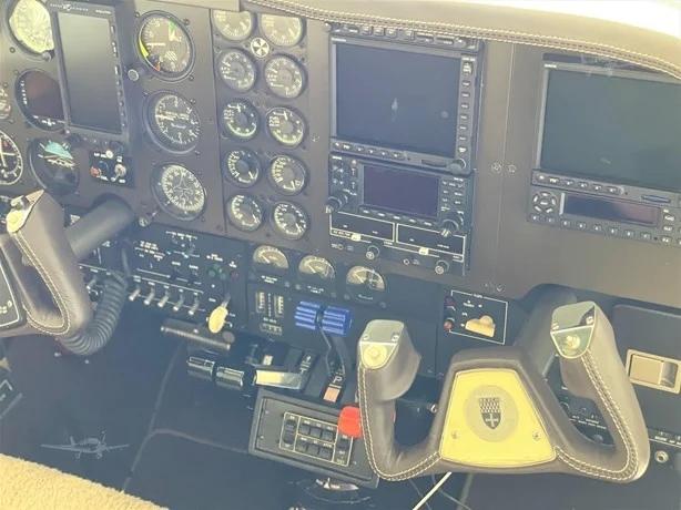 1985 BEECHCRAFT 58 BARON Photo 4