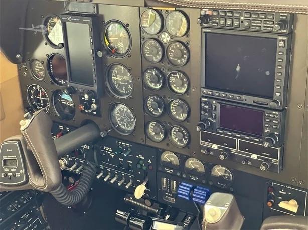 1985 BEECHCRAFT 58 BARON Photo 5