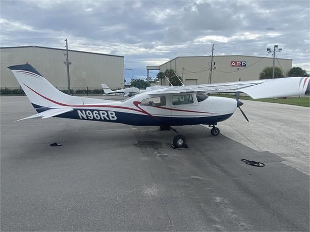 1977 CESSNA 210M Photo 2